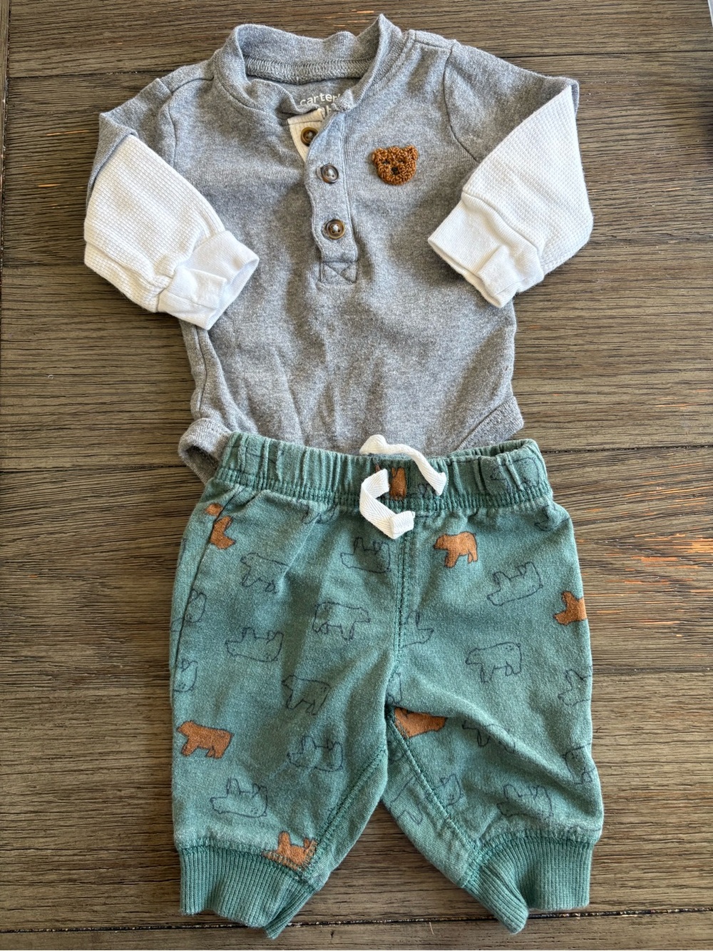 Carter's Gray & Green Bear Two-Piece Bodysuit and Sweatpants Set- NB